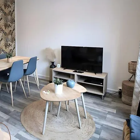 La Maison Citadine, Avec Garage 펜션 *
